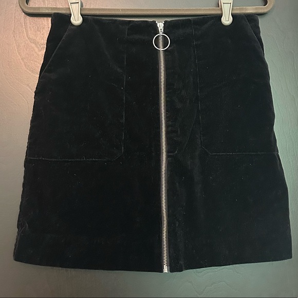 EUC HOLZWEILER Corduroy Zip-up Black Skirt Sz.M - Picture 2 of 7